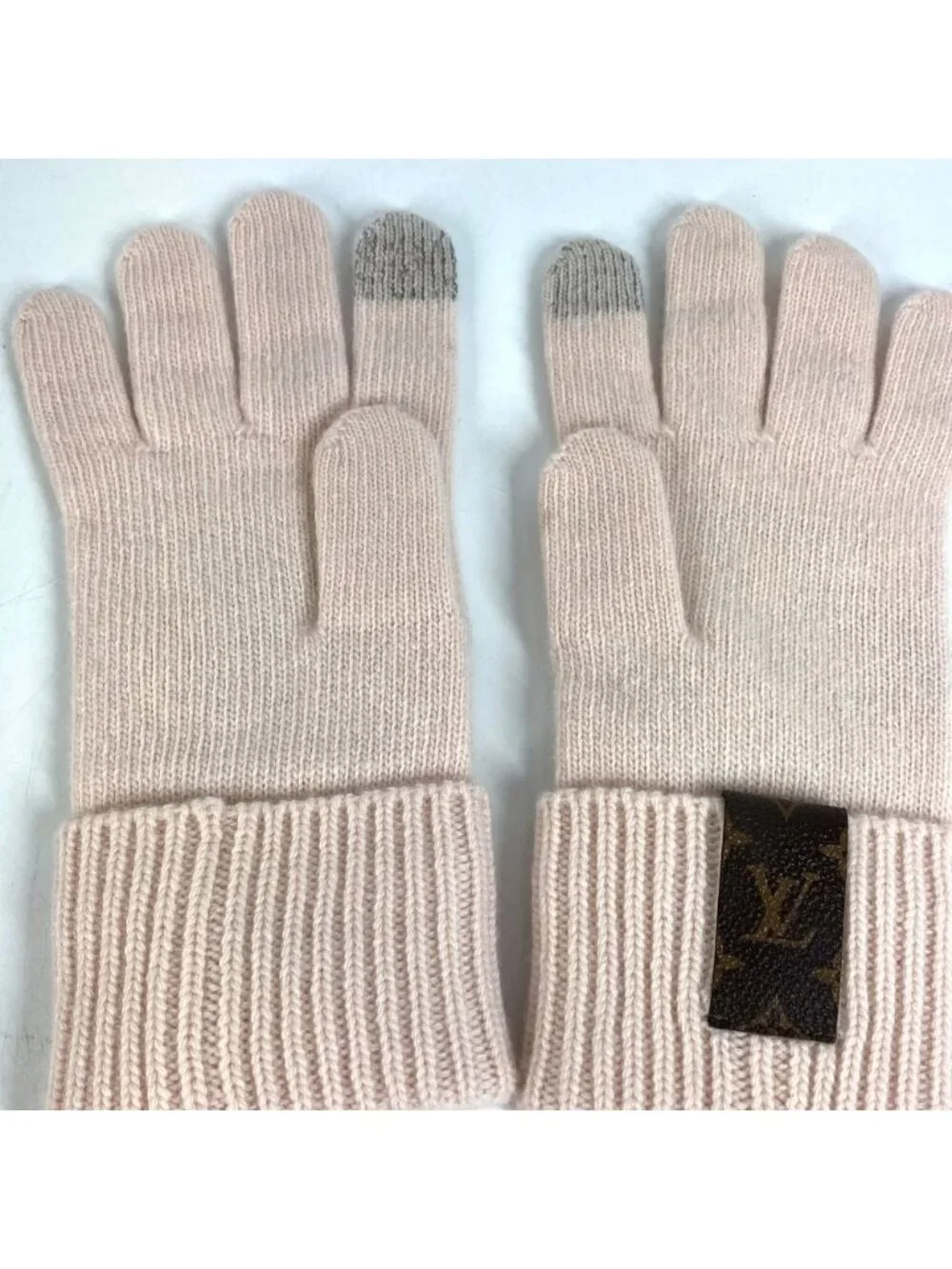 Louis Vuitton Gloves Maille LV Medallion Wool Camel Rose Beige